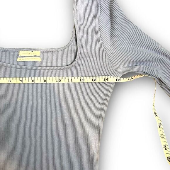 UO Urban Outfitters Square Neck Ribbed Ling Sleeve Crop Top L - Picture 8 of 9